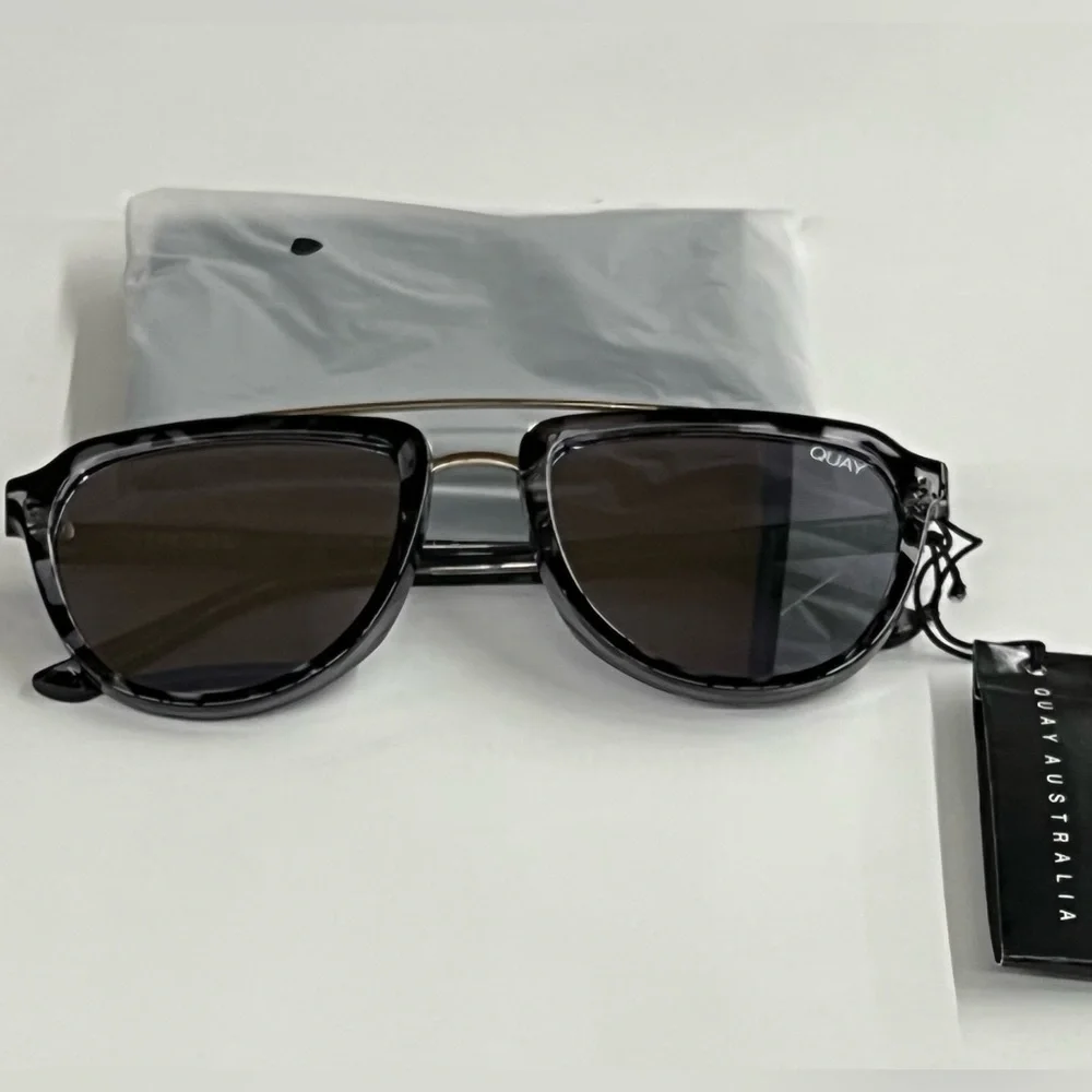 QUAY AUSTRALIA MYSTIC black tort/silver